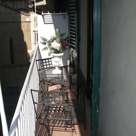 Apartment Bargello